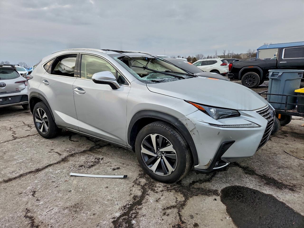 Lexus NX 300 Base Image 8