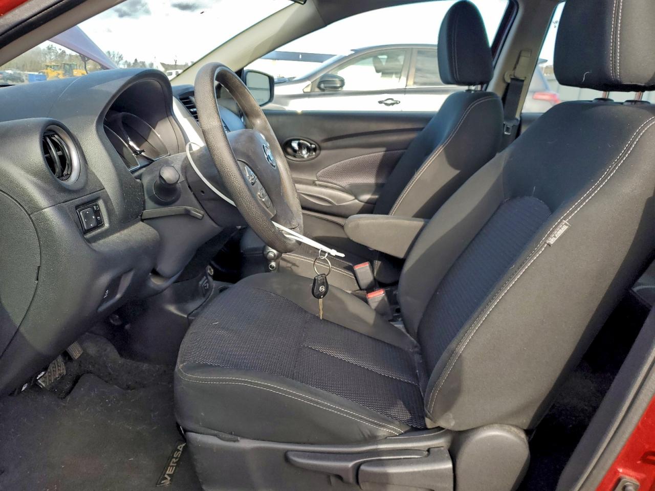 Nissan Versa S Image 8