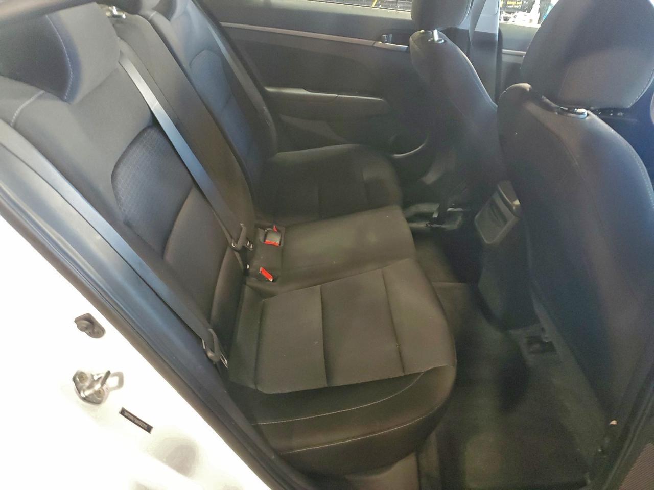 Hyundai ELANTRA Sel Image 5