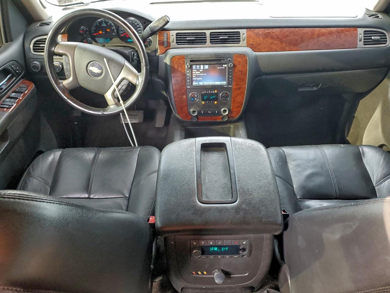 Chevrolet Suburban K1500 Lt Image 4