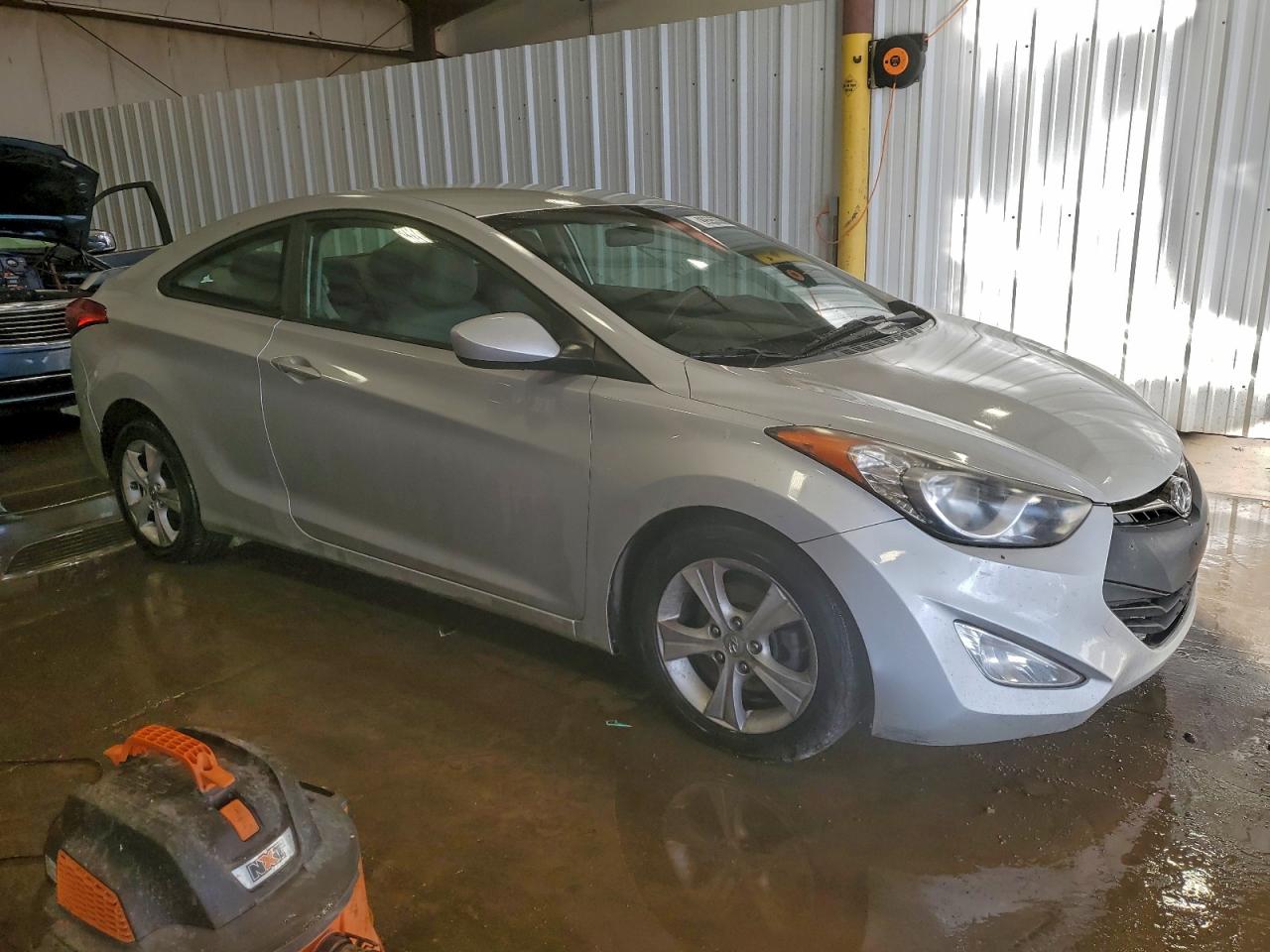 Hyundai ELANTRA Gs Image 3
