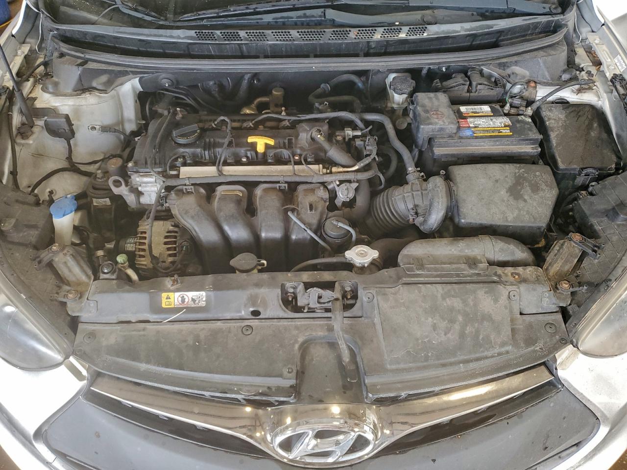 Hyundai ELANTRA Gs Image 12