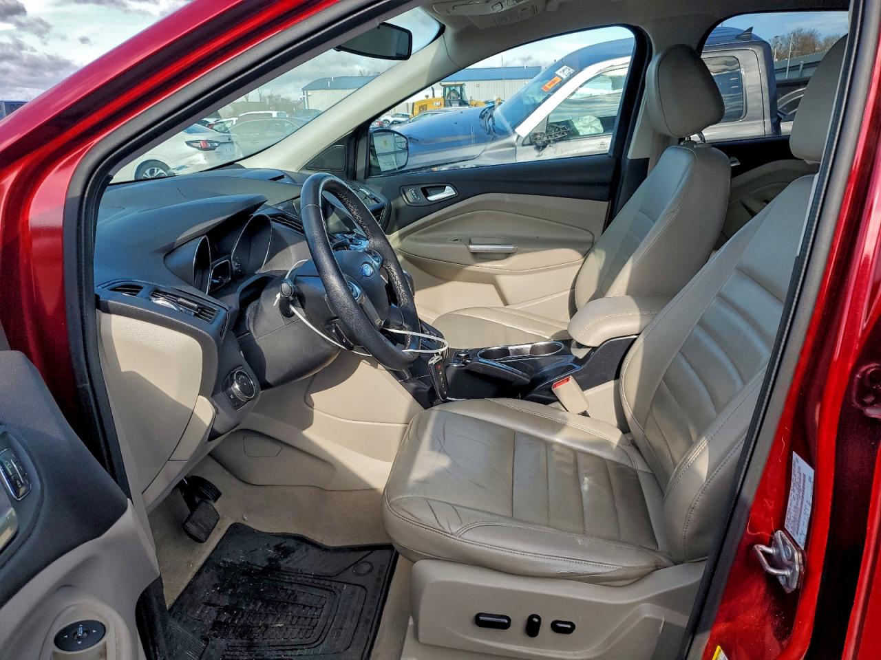 Ford Escape Titanium Image 13