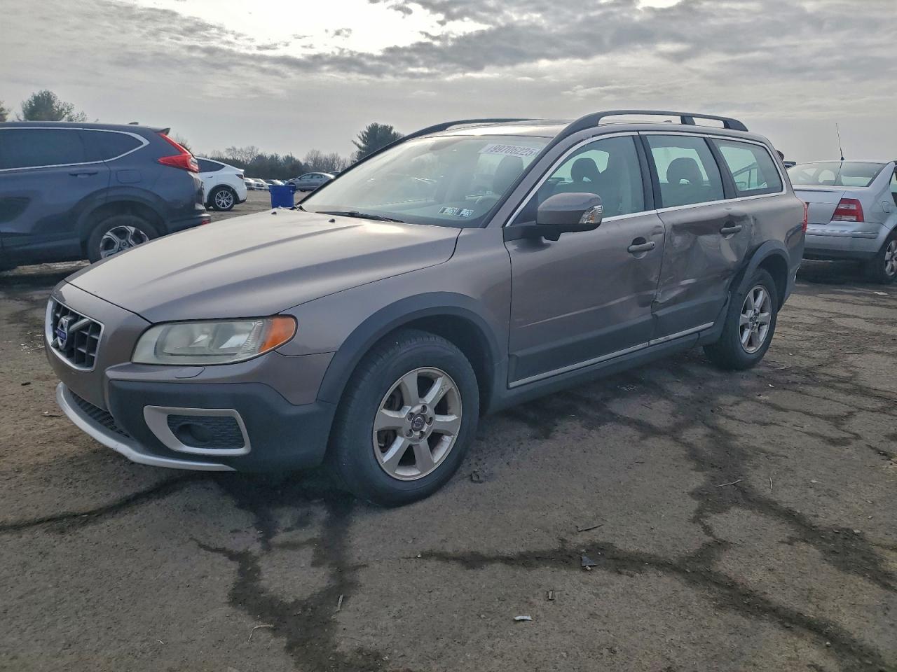 Volvo XC70 3.2 Image 1