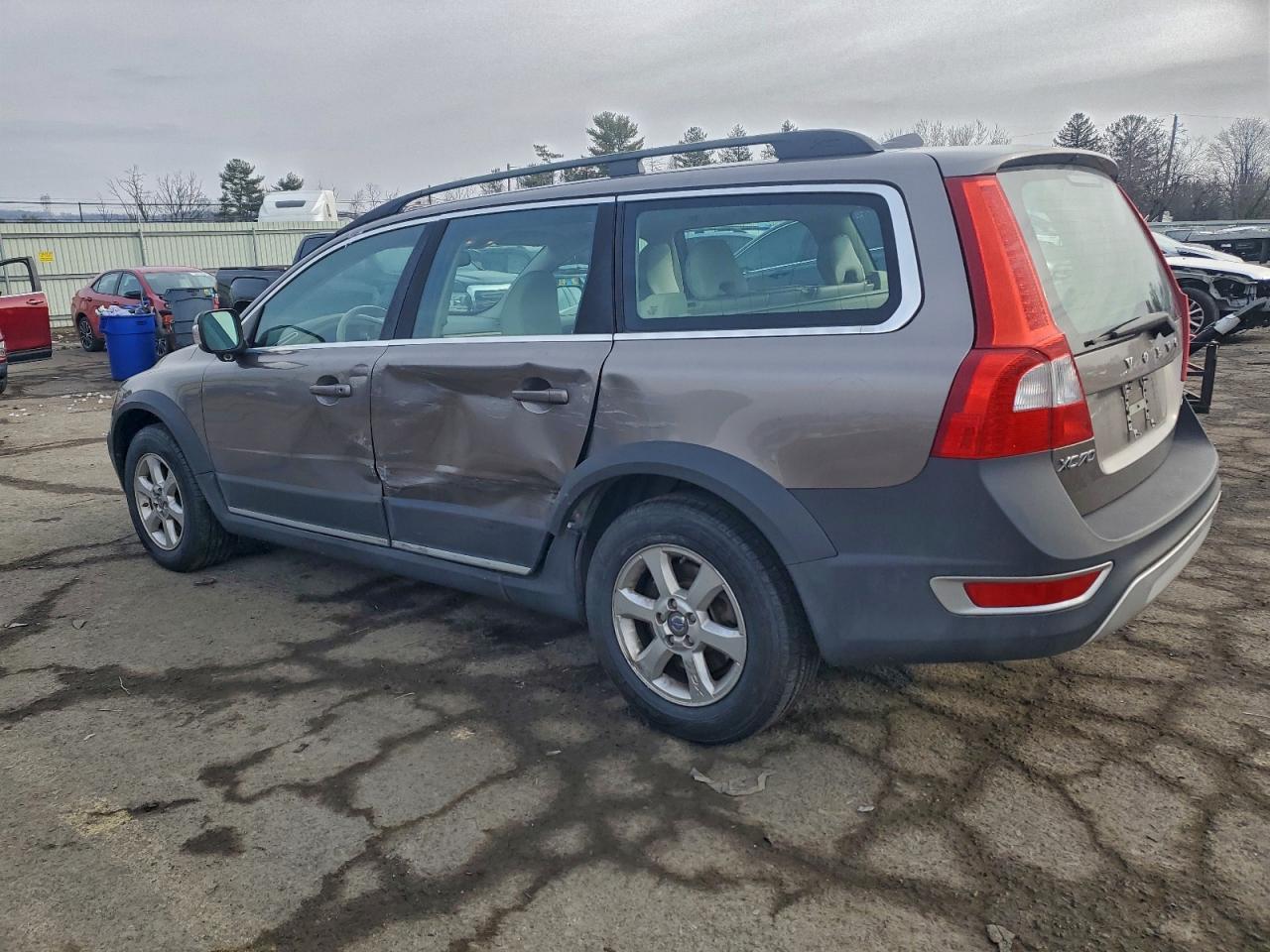 Volvo XC70 3.2 Image 2