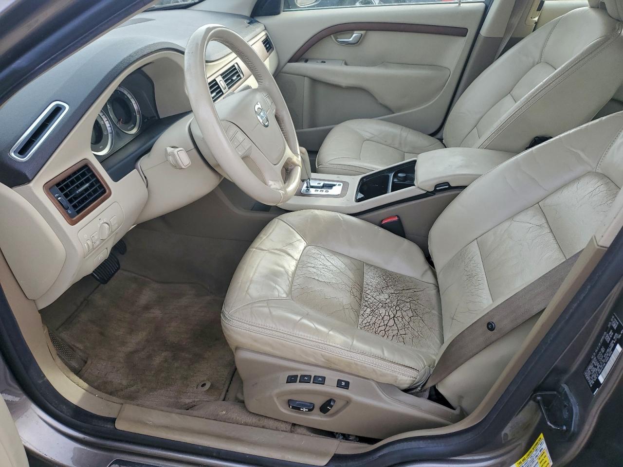 Volvo XC70 3.2 Image 8