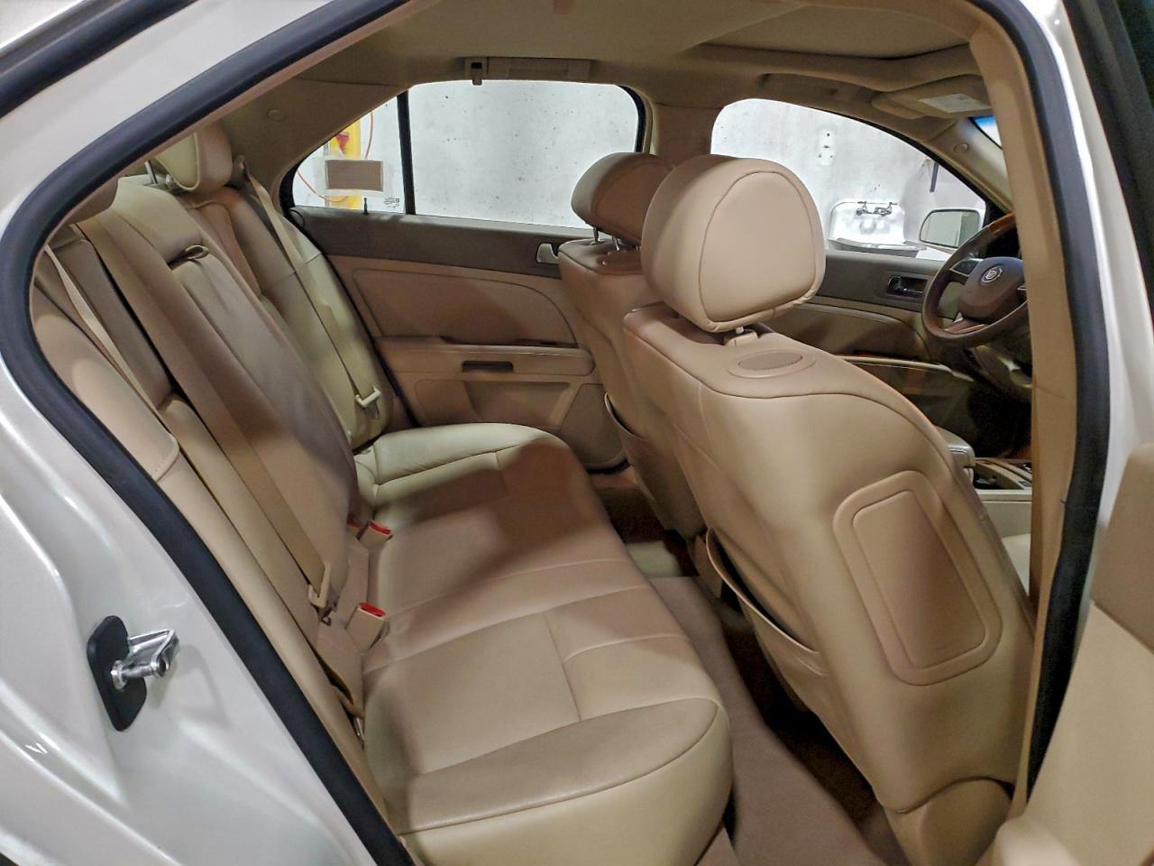 Cadillac STS Image 6