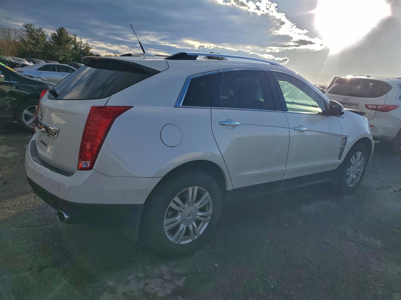 Cadillac SRX Luxury Collection Image 2